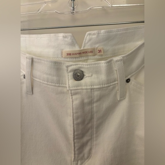 Levi’s Women’s 318 High Rise Shaping Wide Leg Jeans in White, Size 31 - Picture 3 of 10